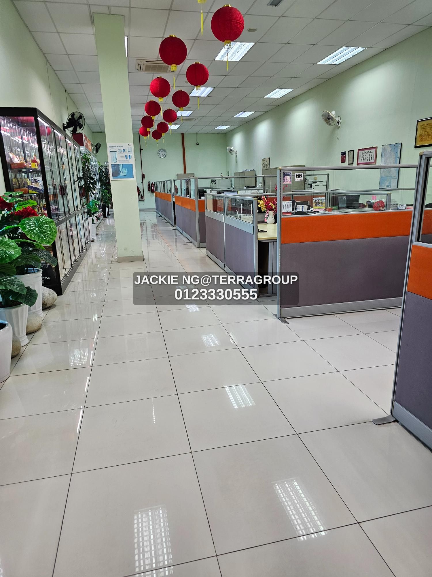 high Ceiling Warehouse & Office thumbnail 5