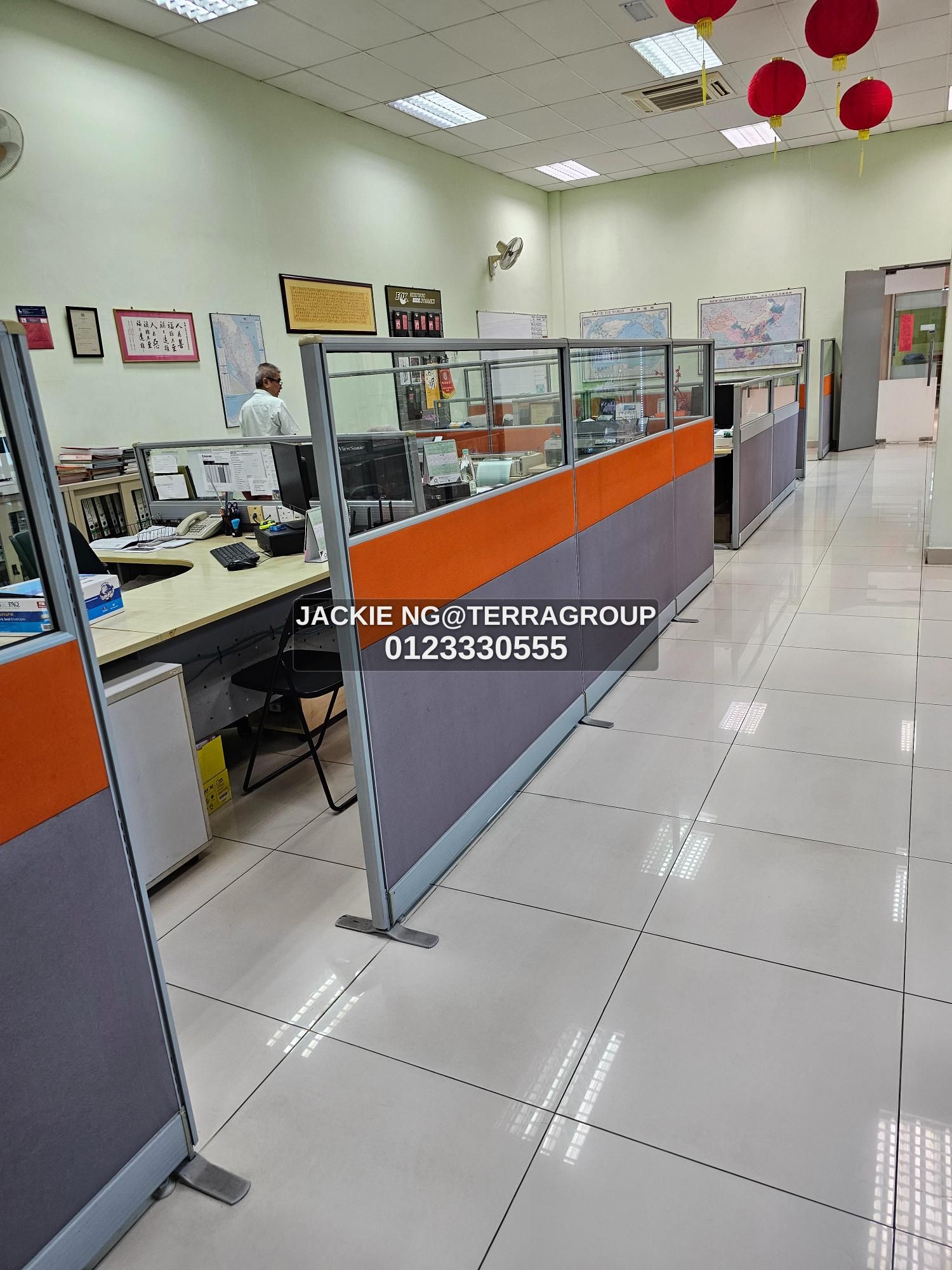 Warehouse with 50 ft ceiling height