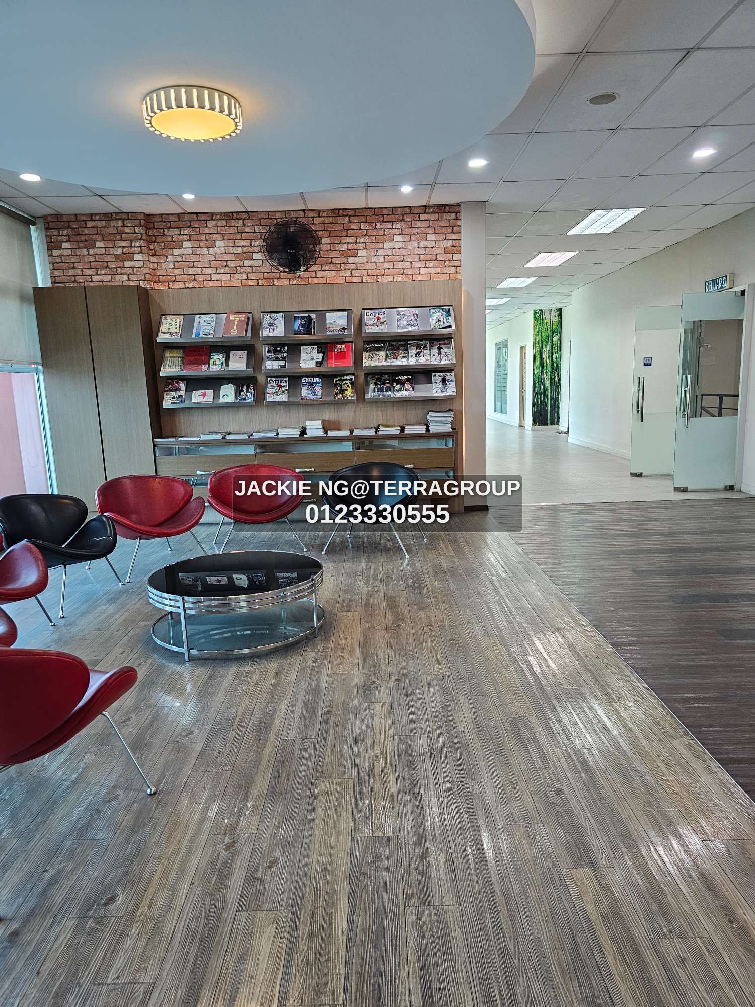 Warehouse with 50 ft ceiling height thumbnail 5