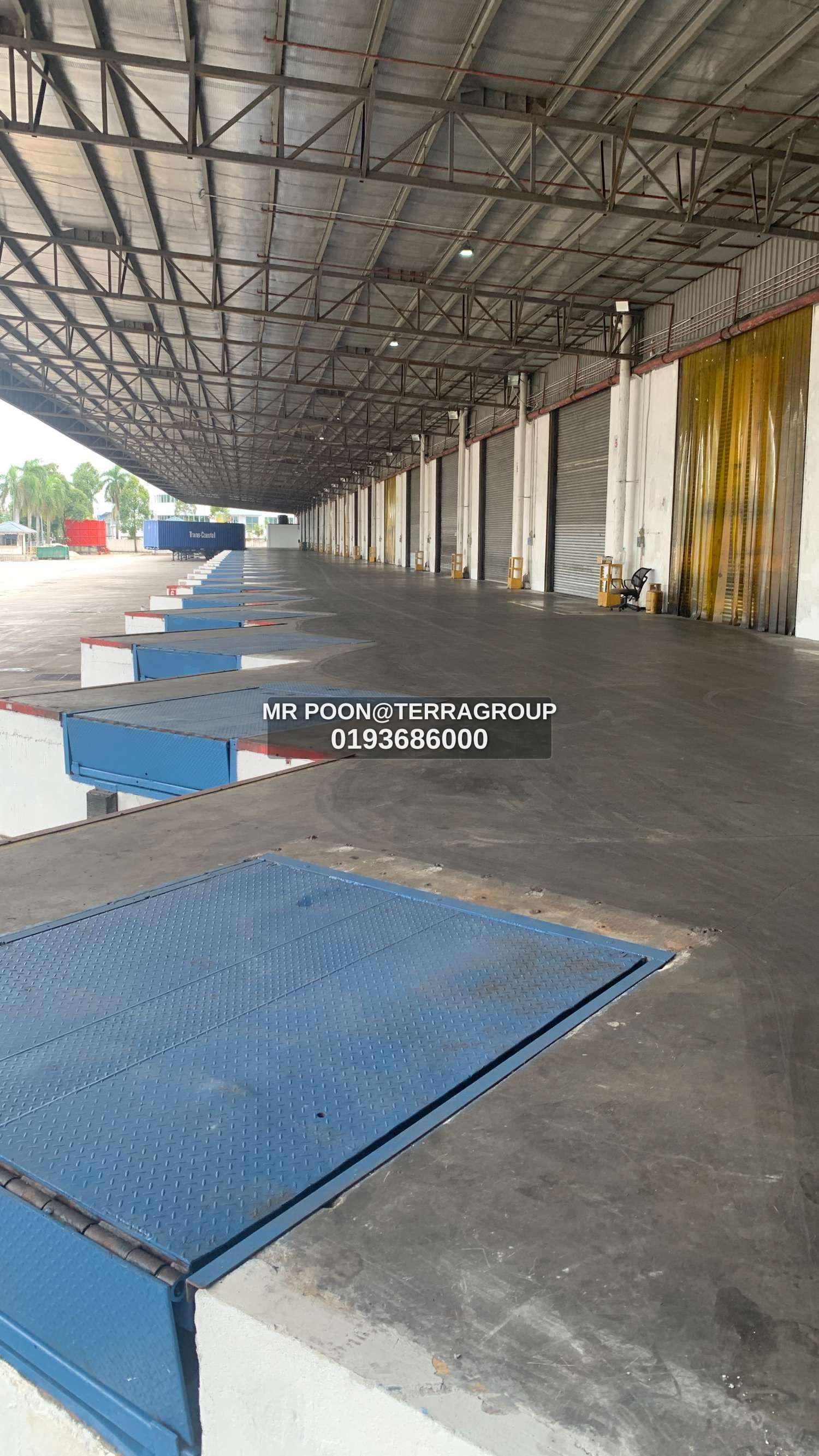 Shah Alam @ Bukit Jelutong warehouse with racking thumbnail 4