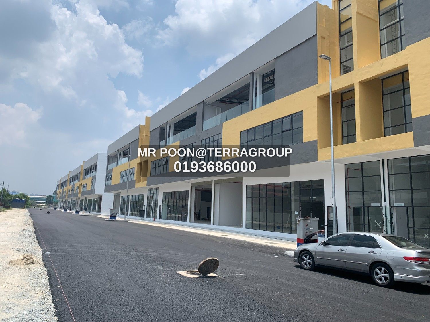 Adjoining link factory with 50' ceiling height